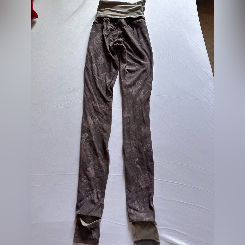 LULULEMON REVERSIBLE LEGGINGS SIZE 2